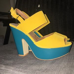 Bright twiggy platform sandals size 8.5